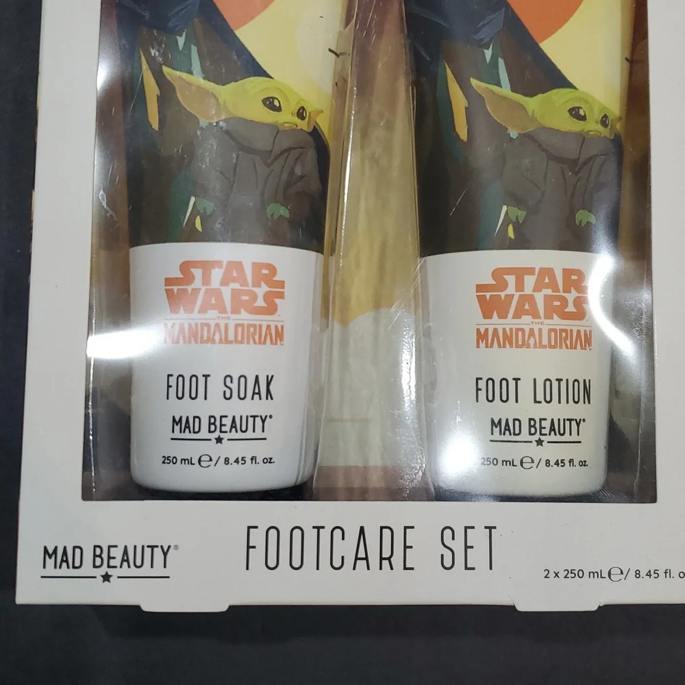Star Wars The Mandalorian cedarwood and lime scent foot soak and foot Lotion set